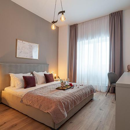 Loggia & Luxe 5Br Penthouse In Universitatii Area Bucarest Exterior foto