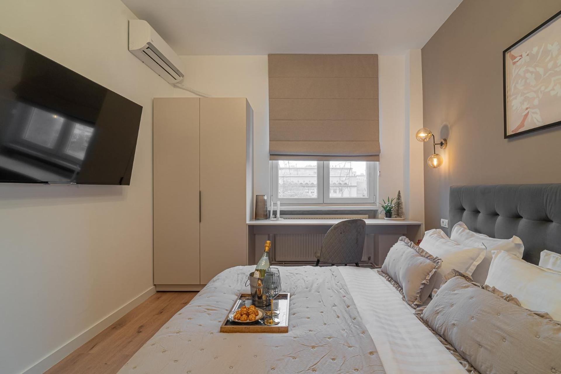 Loggia & Luxe 5Br Penthouse In Universitatii Area Bucarest Exterior foto
