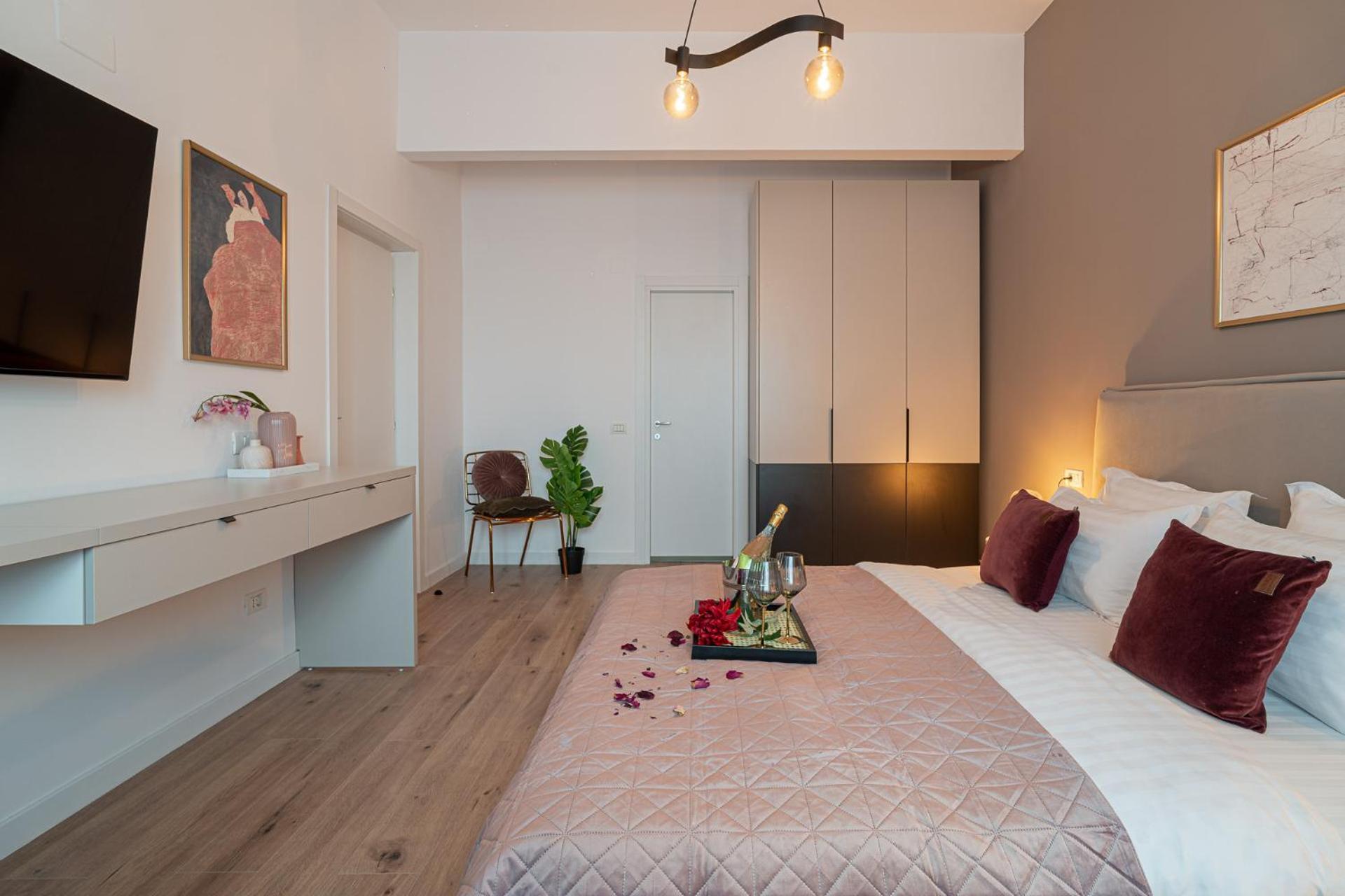 Loggia & Luxe 5Br Penthouse In Universitatii Area Bucarest Exterior foto