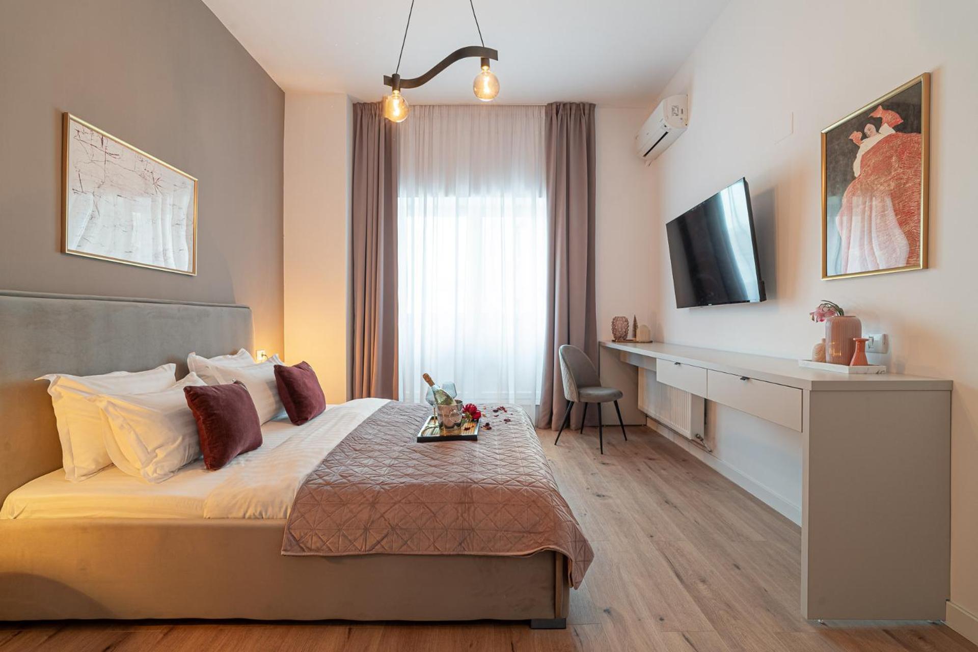 Loggia & Luxe 5Br Penthouse In Universitatii Area Bucarest Exterior foto