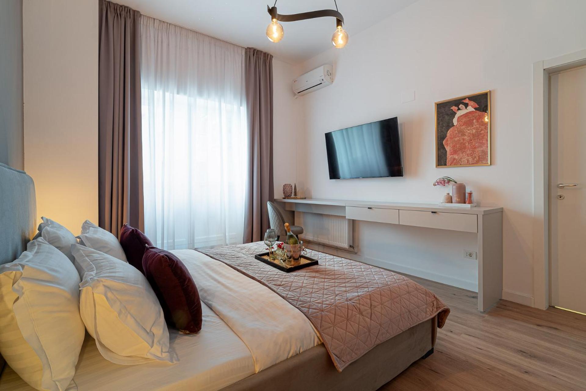 Loggia & Luxe 5Br Penthouse In Universitatii Area Bucarest Exterior foto