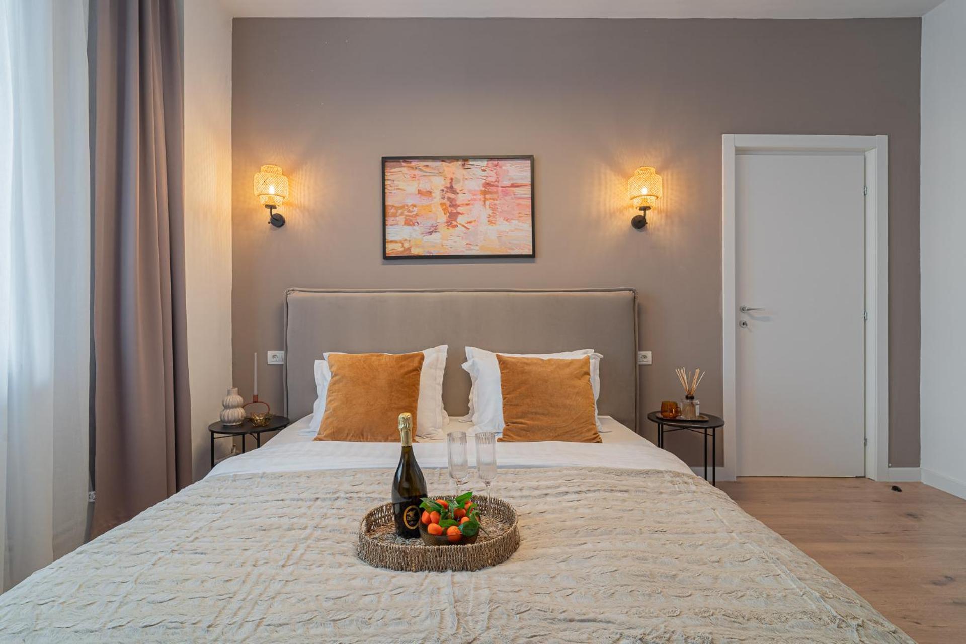 Loggia & Luxe 5Br Penthouse In Universitatii Area Bucarest Exterior foto