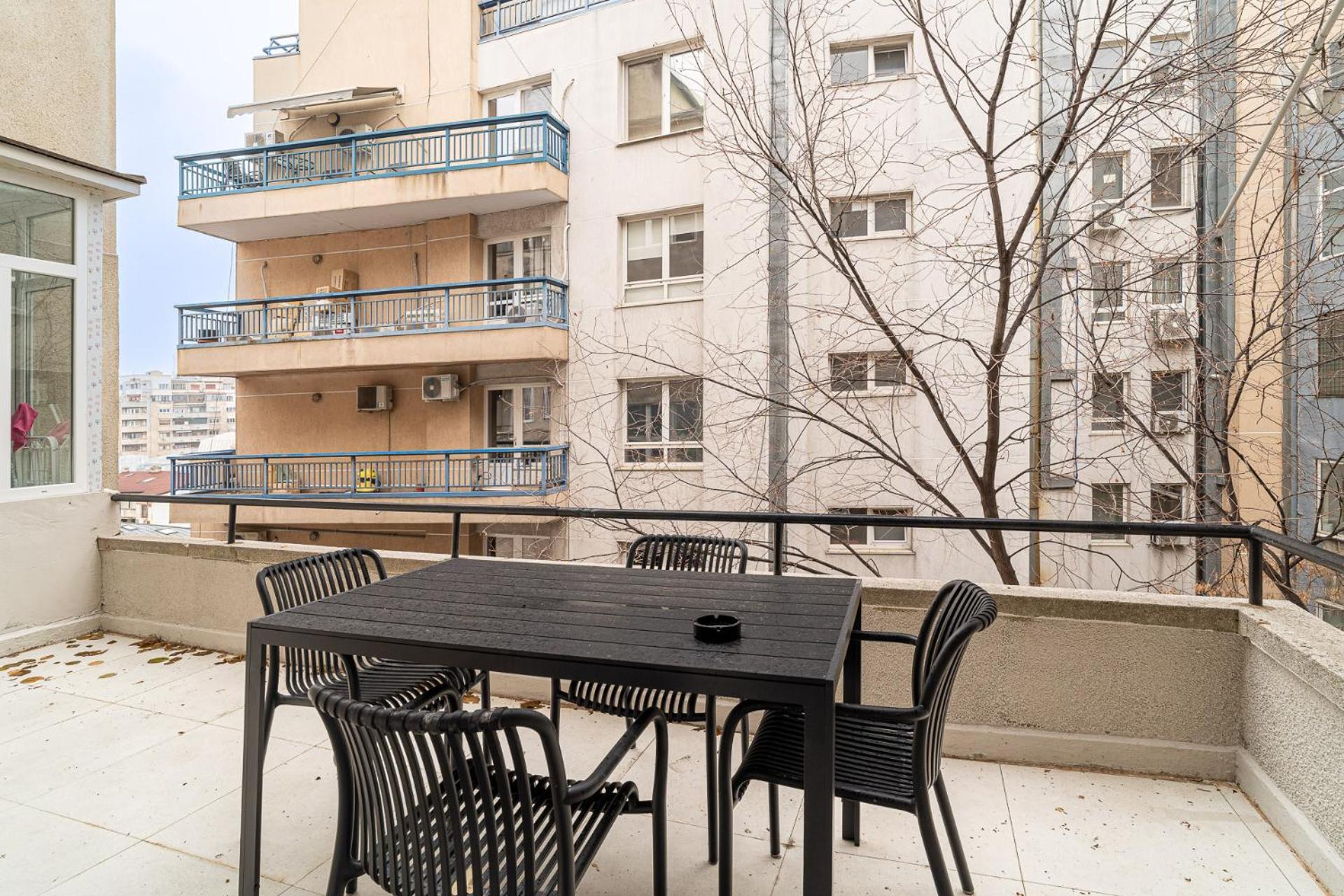 Loggia & Luxe 5Br Penthouse In Universitatii Area Bucarest Exterior foto