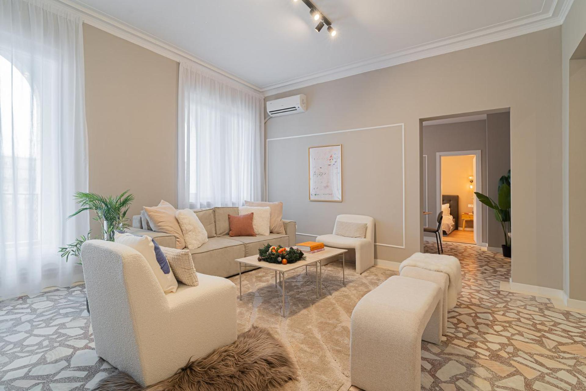 Loggia & Luxe 5Br Penthouse In Universitatii Area Bucarest Exterior foto